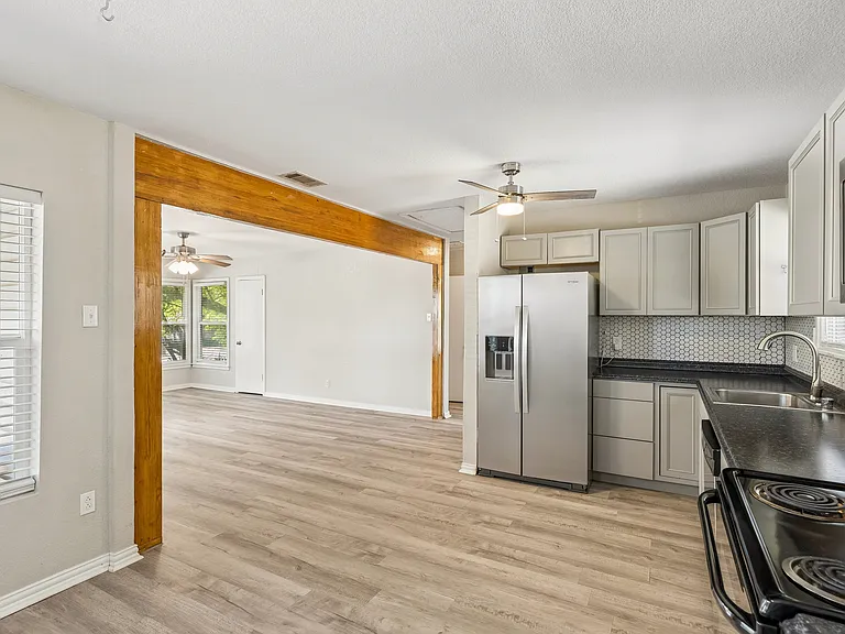 1220 S Lamar St — Photo 5