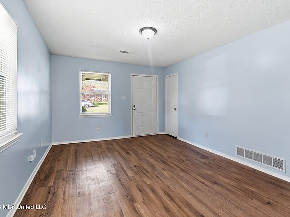 2nd image of 6460 Yorkshire Rd