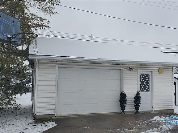 5th image of 228 N Walnut St
