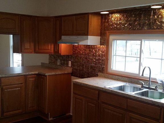 3rd image of 15 E Main St