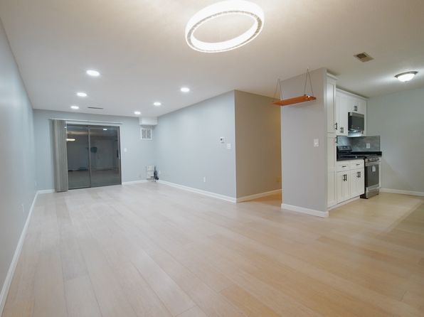 7 Greenbriar Dr APT 303