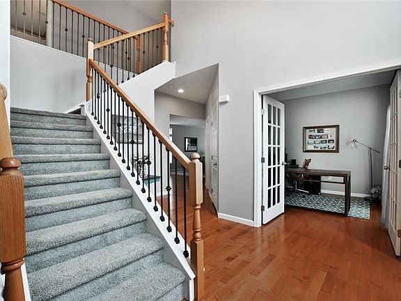 3rd image of 814 Tania Ct