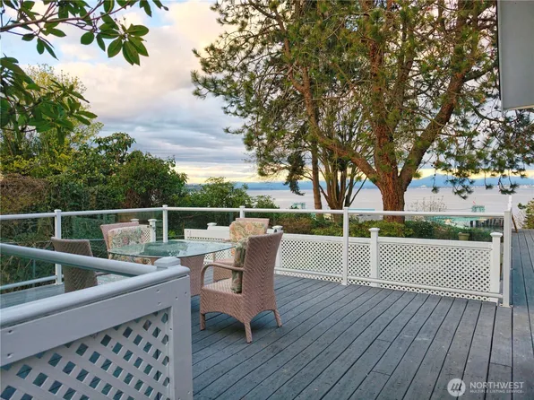 6513 Spencer Lane, Clinton, WA 98236