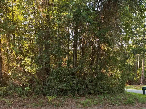 301 Deerfoot Ln, Cantonment, FL 32533