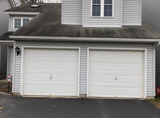 1032 Sterling Ridge Dr, Rensselaer, NY 12144