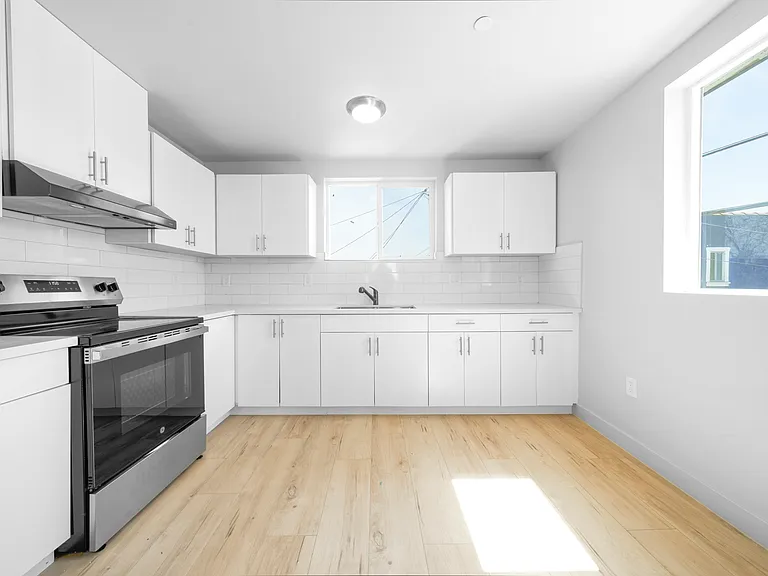 236 W 84th Pl — Photo 7