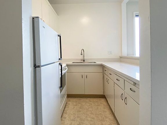 5th image of 2450 Octavia St APT 3D