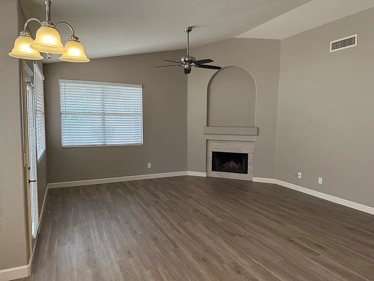 1643 W Maplewood St — Photo 7