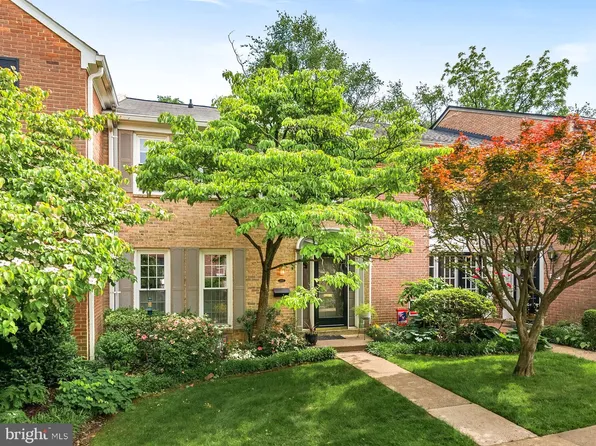 2075 Hopewood Dr, Falls Church, VA 22043