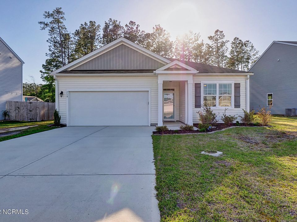 1st image of 719 Bryarton Ln NE