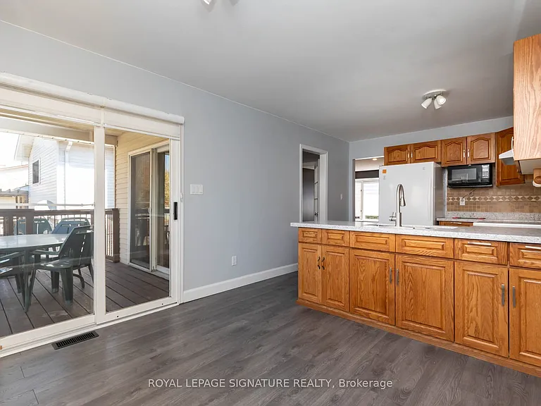 34 Kingswood Dr E — Photo 13