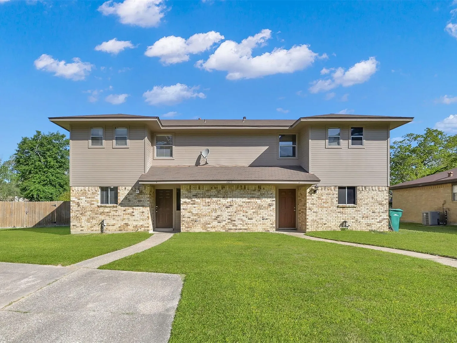 2 bed, 1.5 bath, 1154 sqft, $1,100 — Photo 2