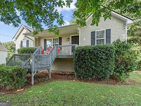 3rd image of 104 Pine Needle Trl