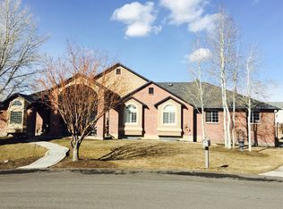 7 S Gatehouse Ln, Sandy, UT 84092