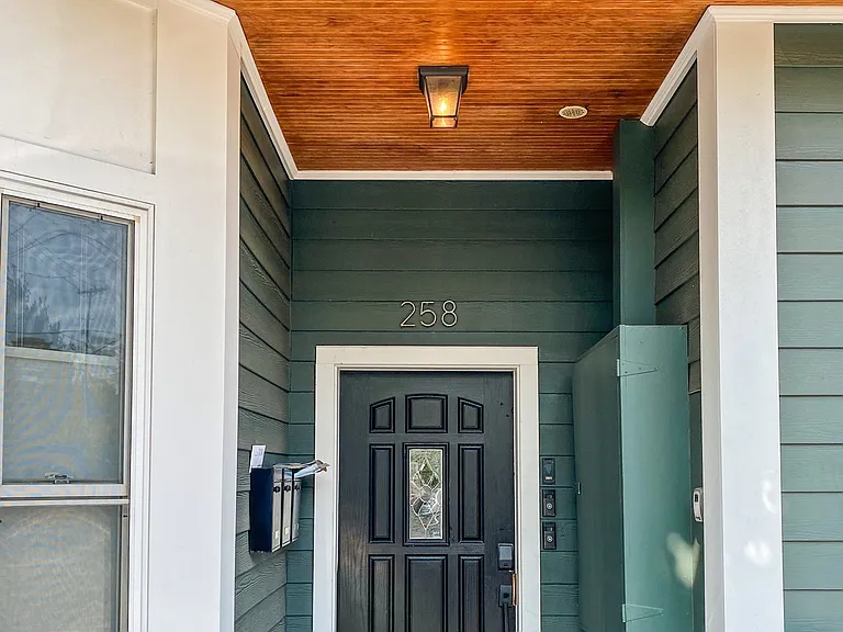 258 Bremen St #2 — Photo 4