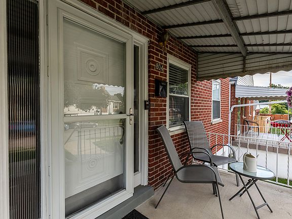 3rd image of 804 Berry Ave