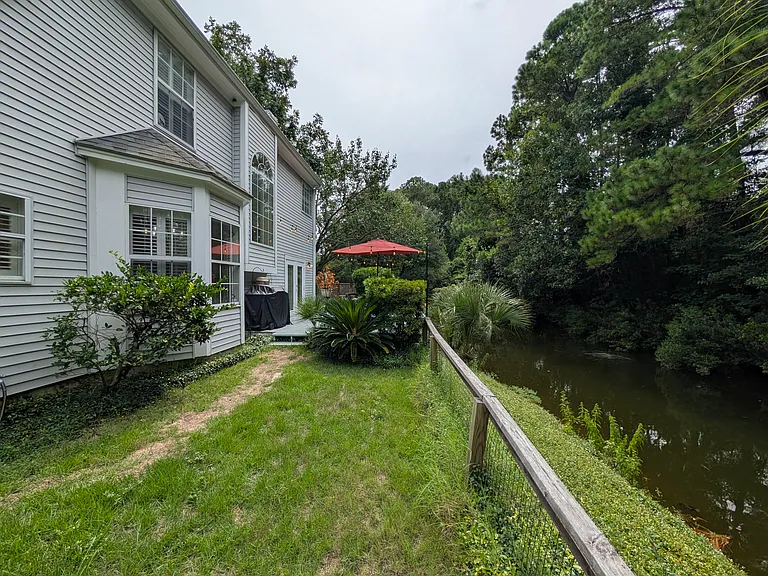 1920 Oak Tree Ln — Photo 6
