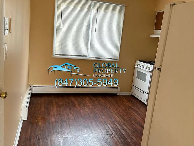 260 E Grand Ave — Photo 20
