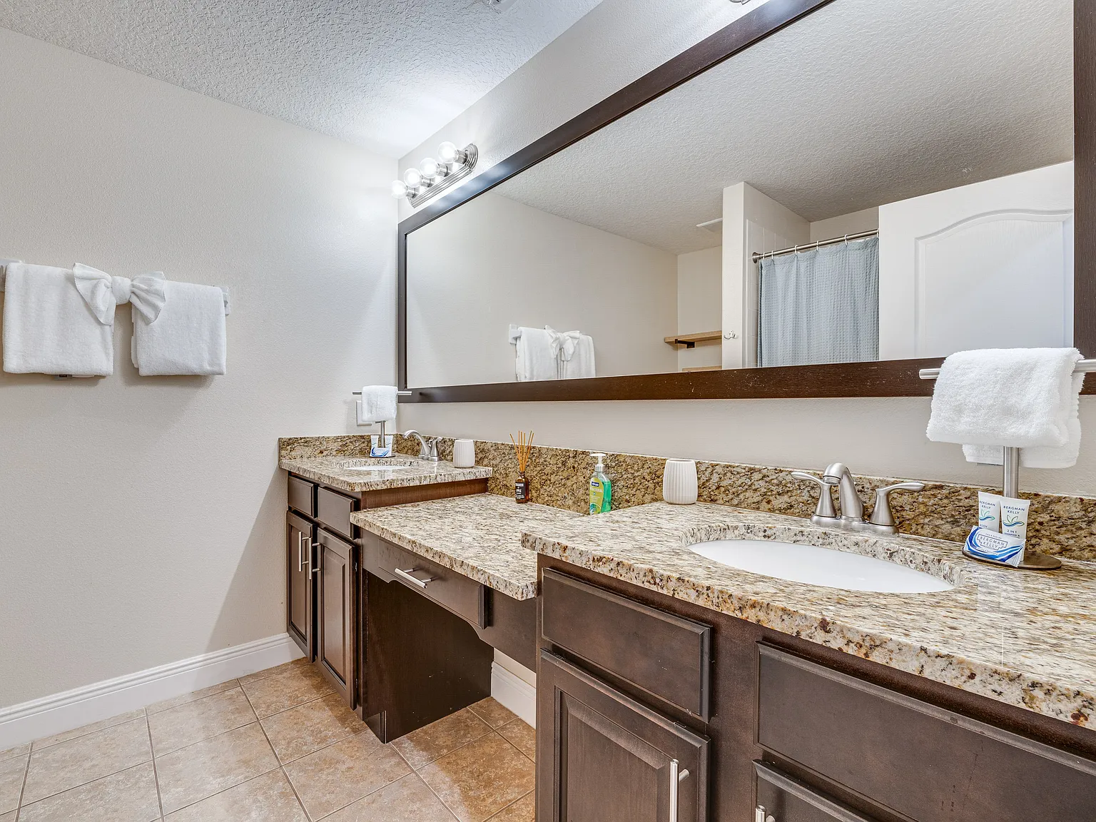 3 bed, 2.5 bath, 1632 sqft, $2,300 — Photo 4