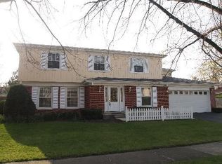 334 Fairview Ave, Deerfield, IL 60015