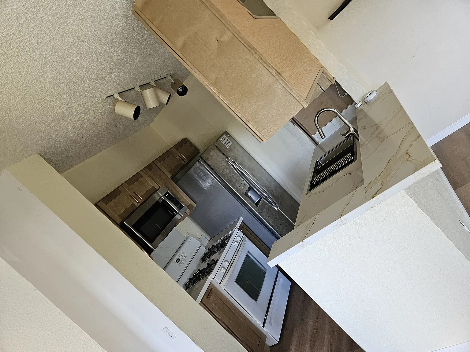 2 bed, 871 sqft, $3,000 — Photo 3