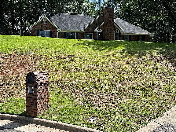 2nd image of 1171 Cloverdale Rd
