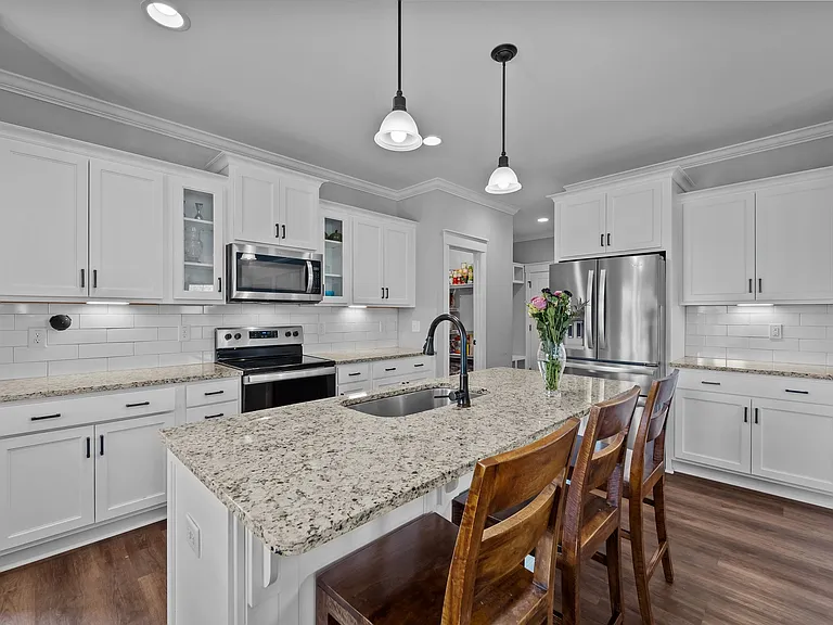 130 Amelia Dr — Photo 16