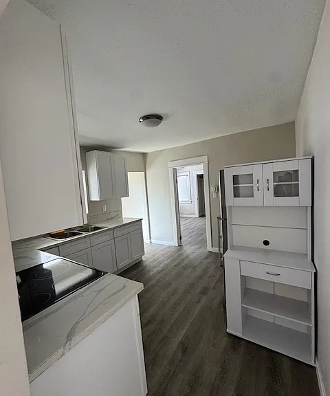 Entrance to kitchen from living room