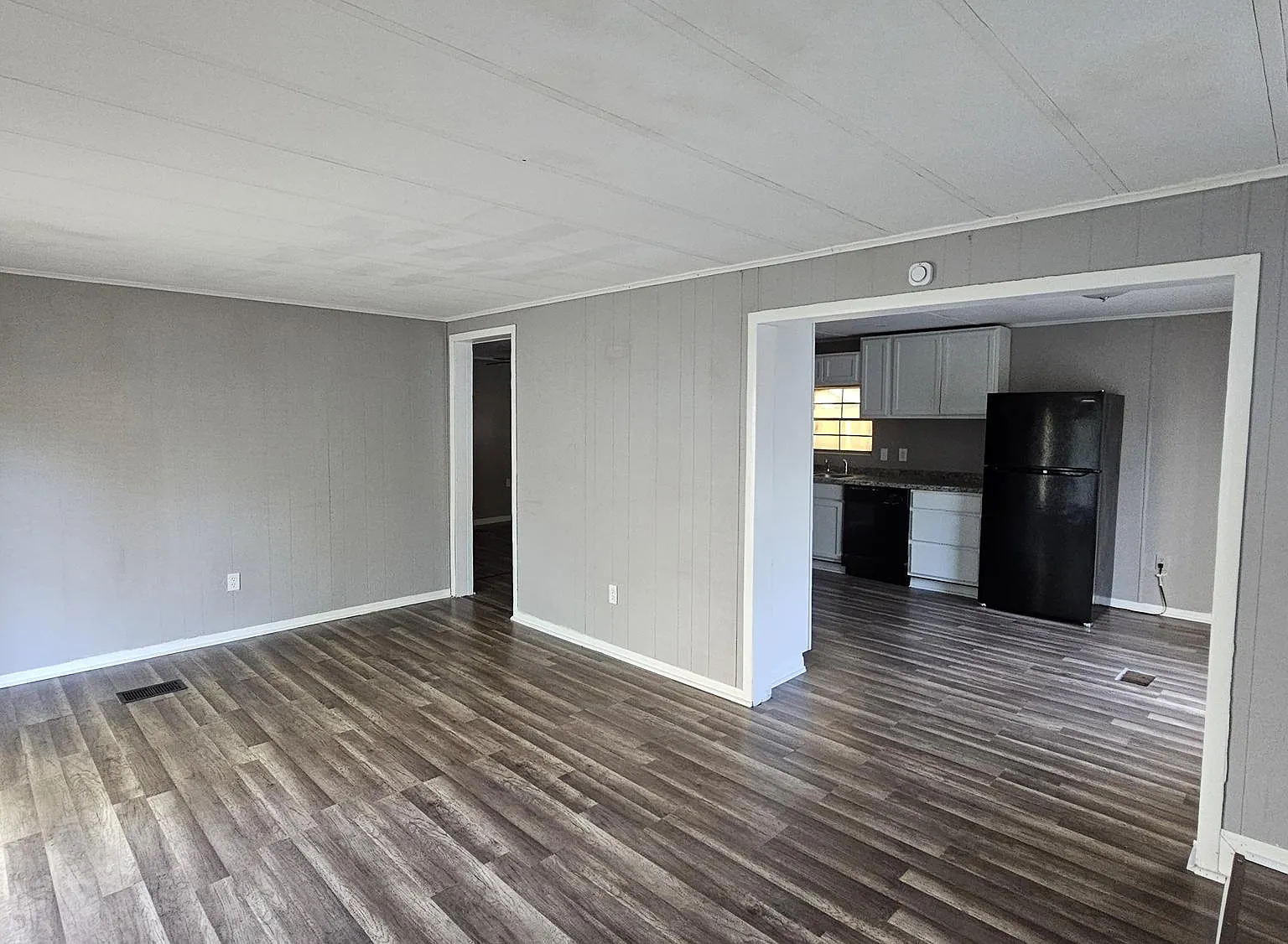 3 bed, 1152 sqft, $1,450 — Photo 2