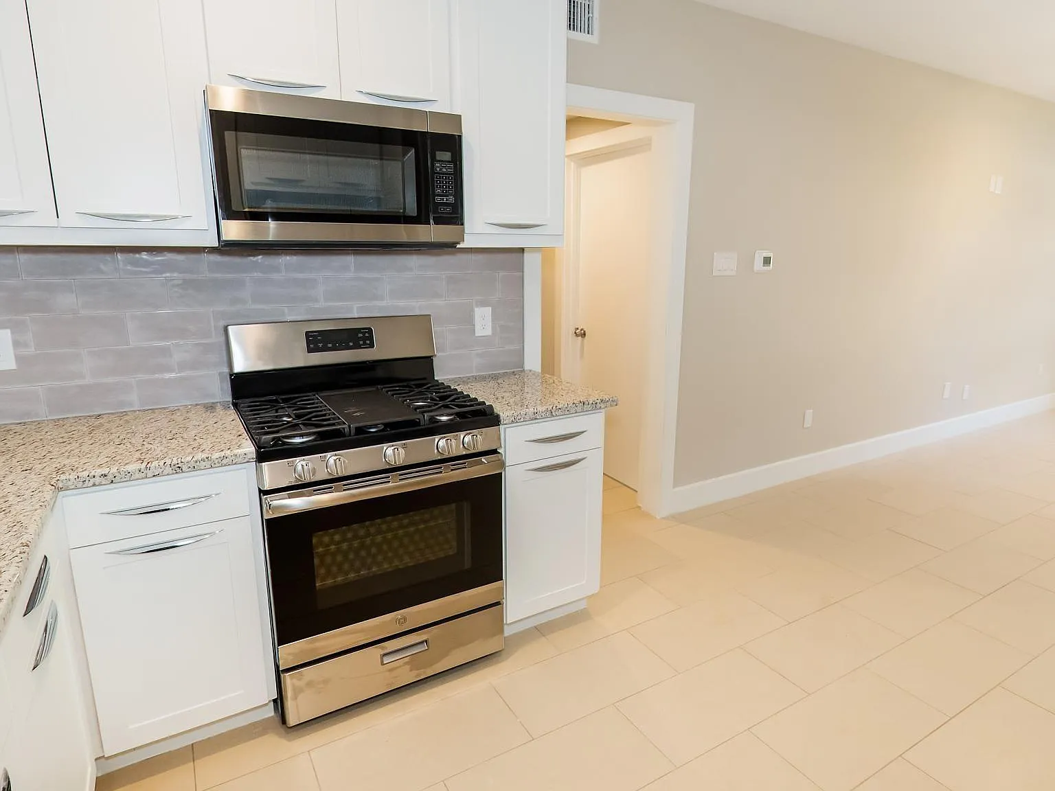 1 bed, 1.0 bath, 1512 sqft, $1,200 — Photo 3