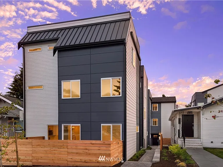 915 N 103rd St #B — Photo 1