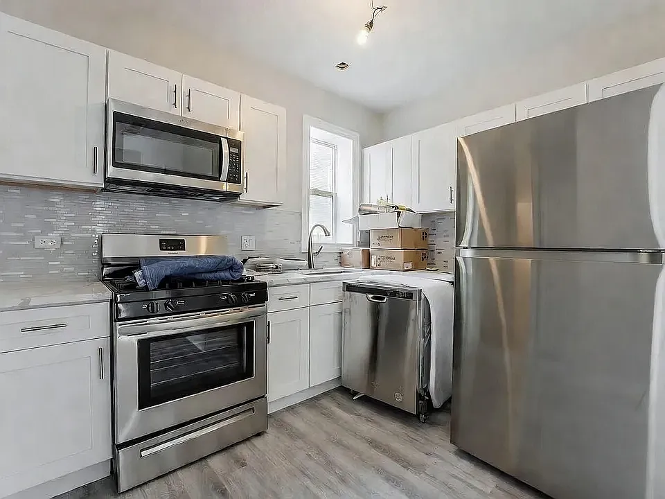 1 bed, 900 sqft, $1,950 — Photo 3