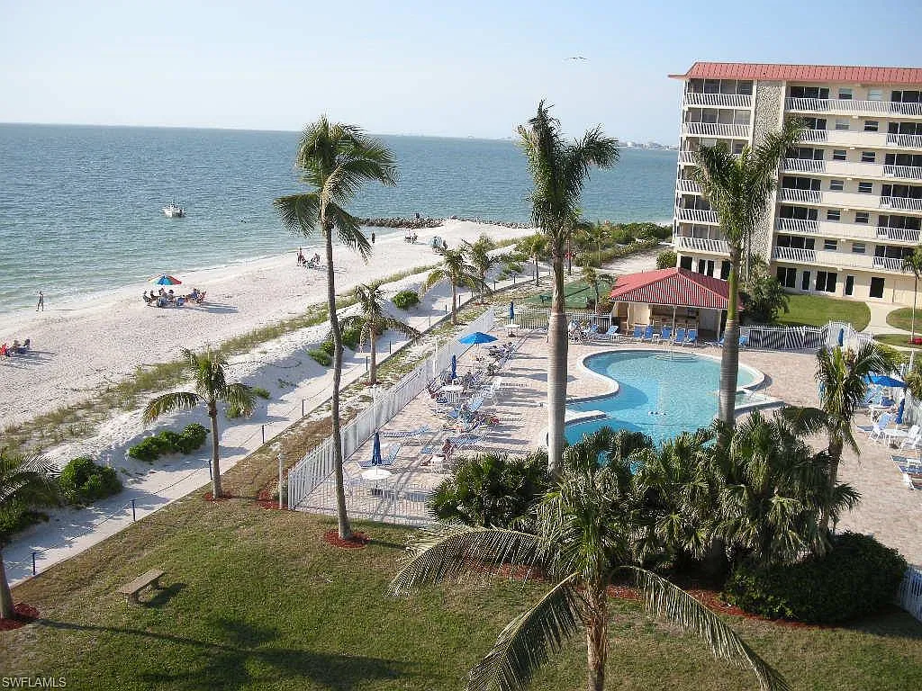 Bonita Beach Club — Photo 4