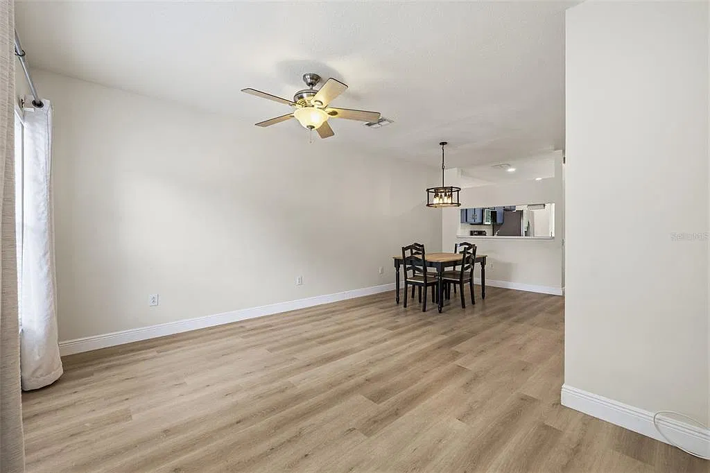 2 bed, 2.5 bath, 1184 sqft, $1,650 — Photo 3