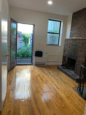 Rented by Chartwell Manhattan Realty | media 7