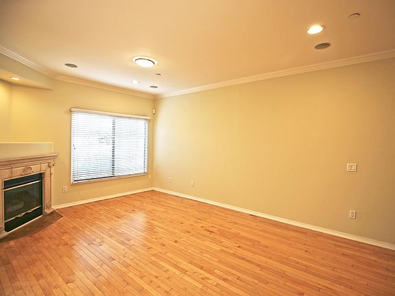 4th image of 856 S Marengo Ave APT 3