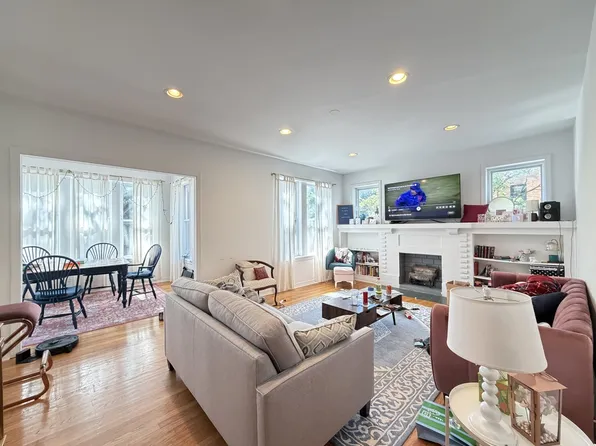 3455 N Bosworth Ave APT 1F, Chicago, IL 60657