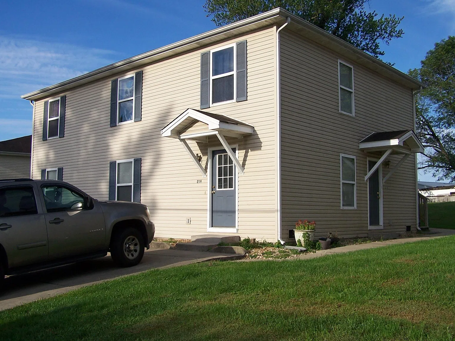 3 bed, 1120 sqft, $900 — Photo 1