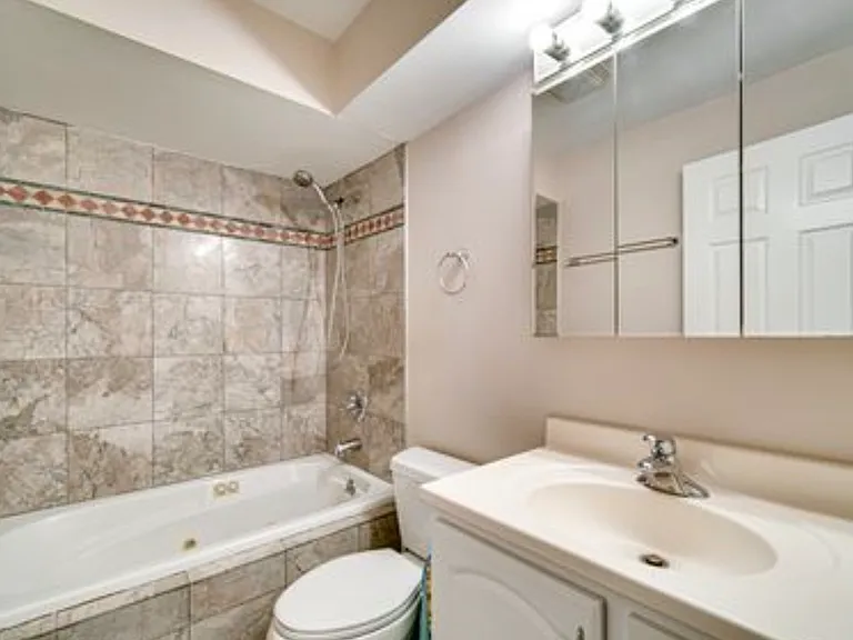 7525 Southwest Hwy #1W — Photo 5