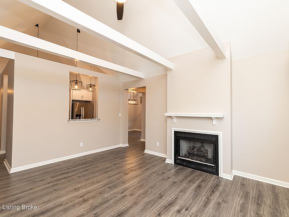 5th image of 402 Eastbridge Ct