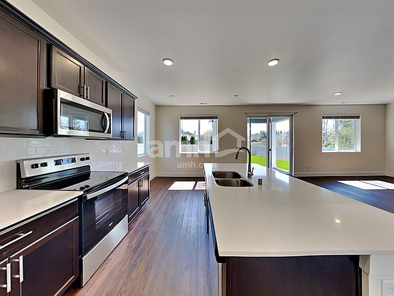 3rd image of 390 Smith Dr