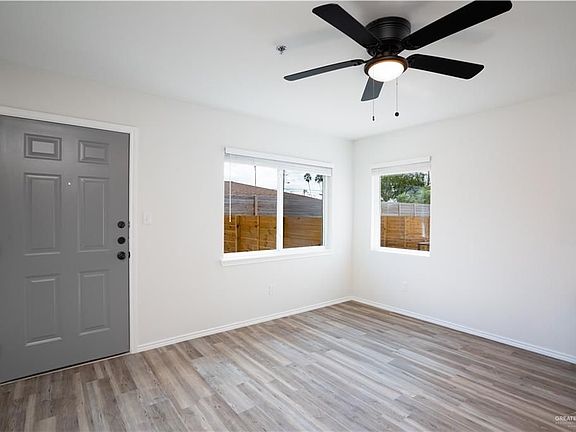 2nd image of 802 Redwood Ave #2