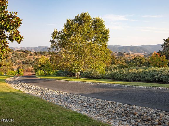 3rd image of 9985 Alisos Canyon Rd