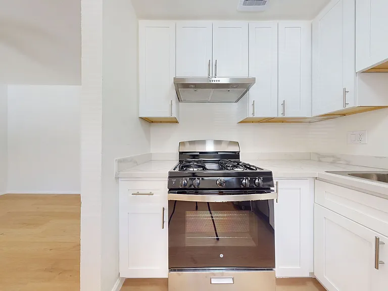 1520 Castro St — Photo 6