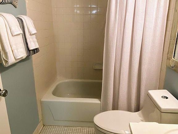 2nd image of 10 N 11th Ave #203