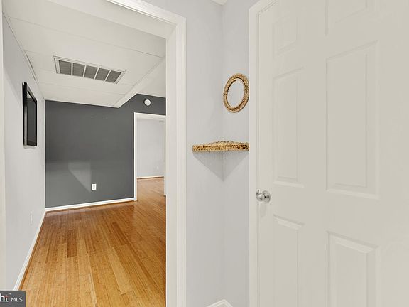 4th image of 1810 Key Blvd #9469