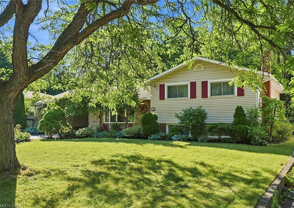 1st image of 31 Valerie Dr