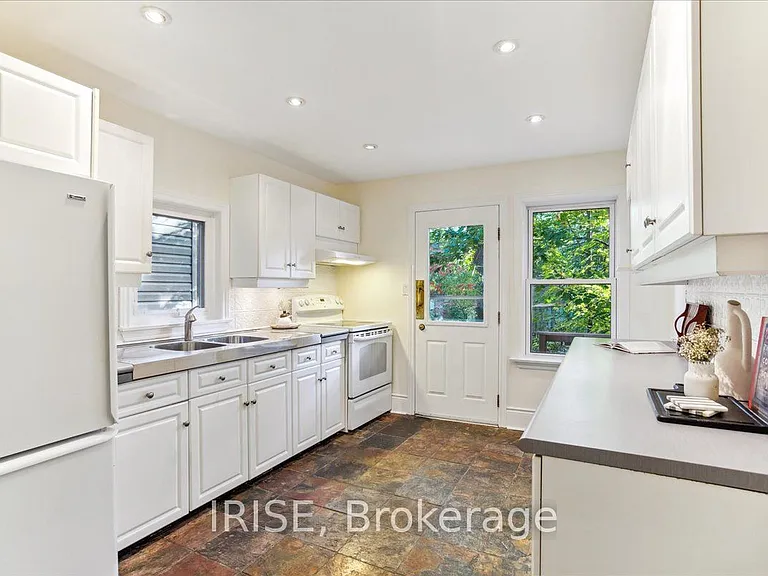 61 Chisholm Ave — Photo 11