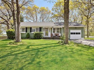123 W Tiana Rd, Hampton Bays, NY 11946