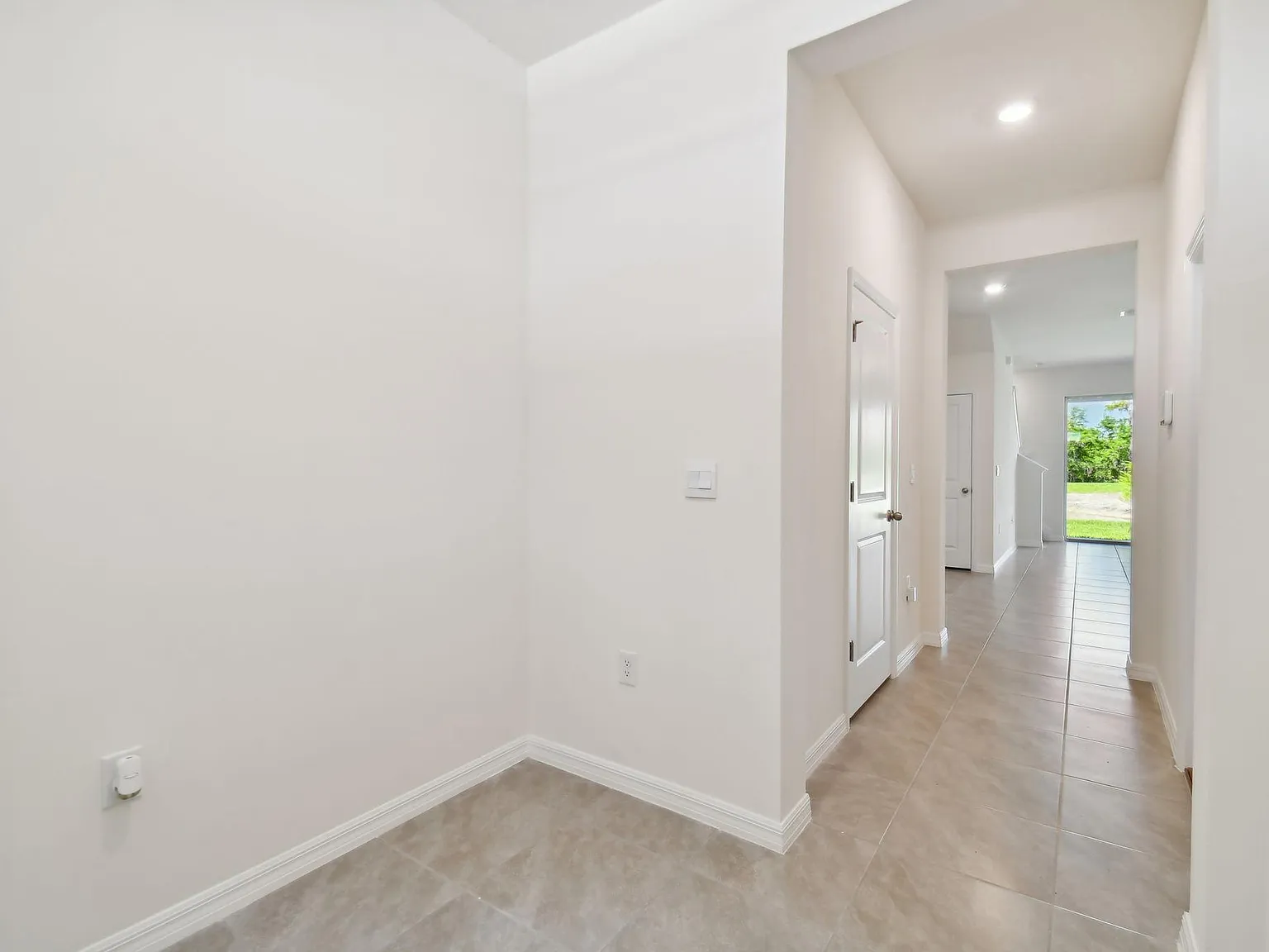 3 bed, 2.5 bath, 1680 sqft, $2,300 — Photo 4
